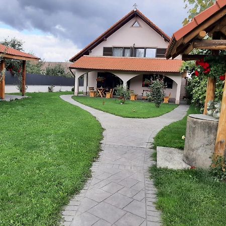 Pensiunea Simona Sîmbăta de Sus Exterior foto